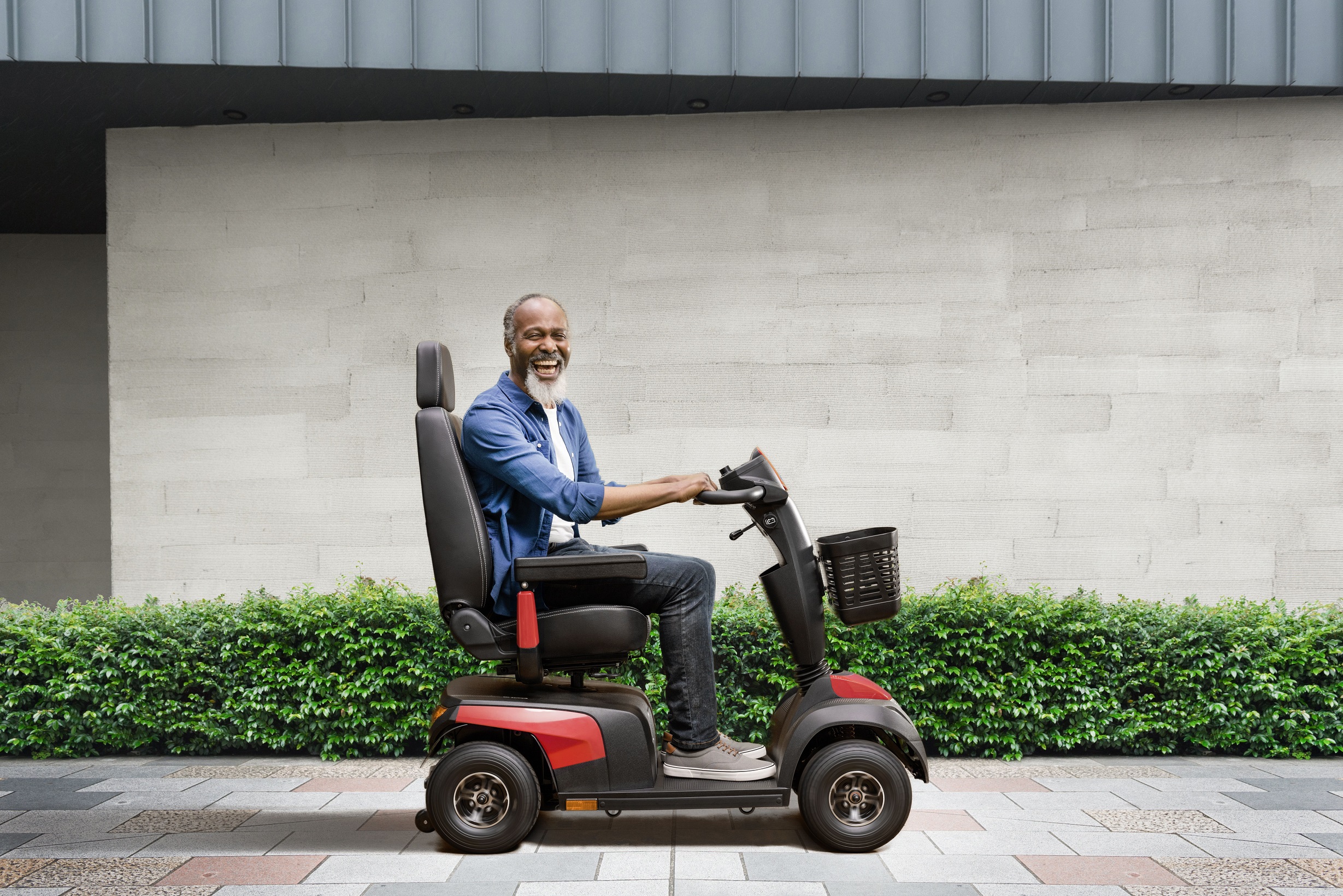 Invacare Comet Pro Mobility Scooter + FREE Bag worth $150 - Image 2