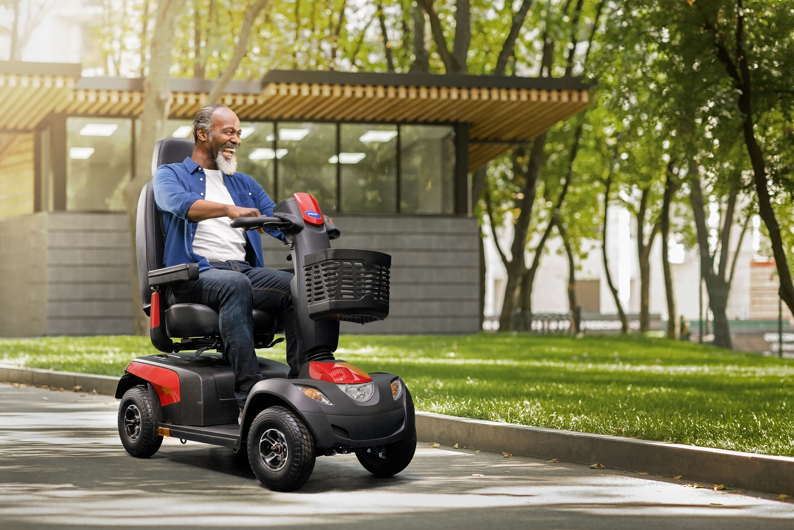Invacare Comet Pro Mobility Scooter + FREE Bag worth $150 - Image 5