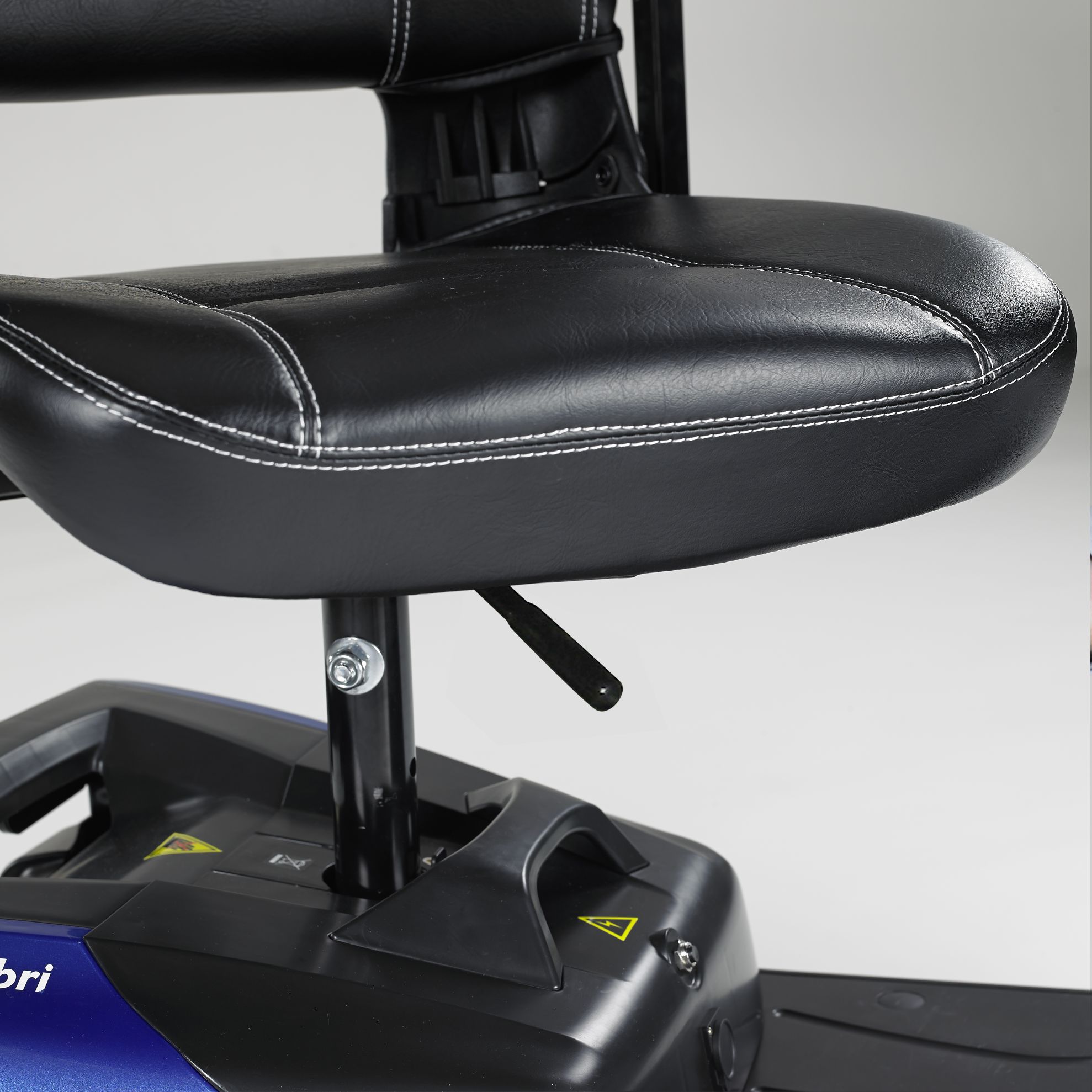 Invacare Colibri Mobility Scooter + FREE Bag worth $150 - Image 8
