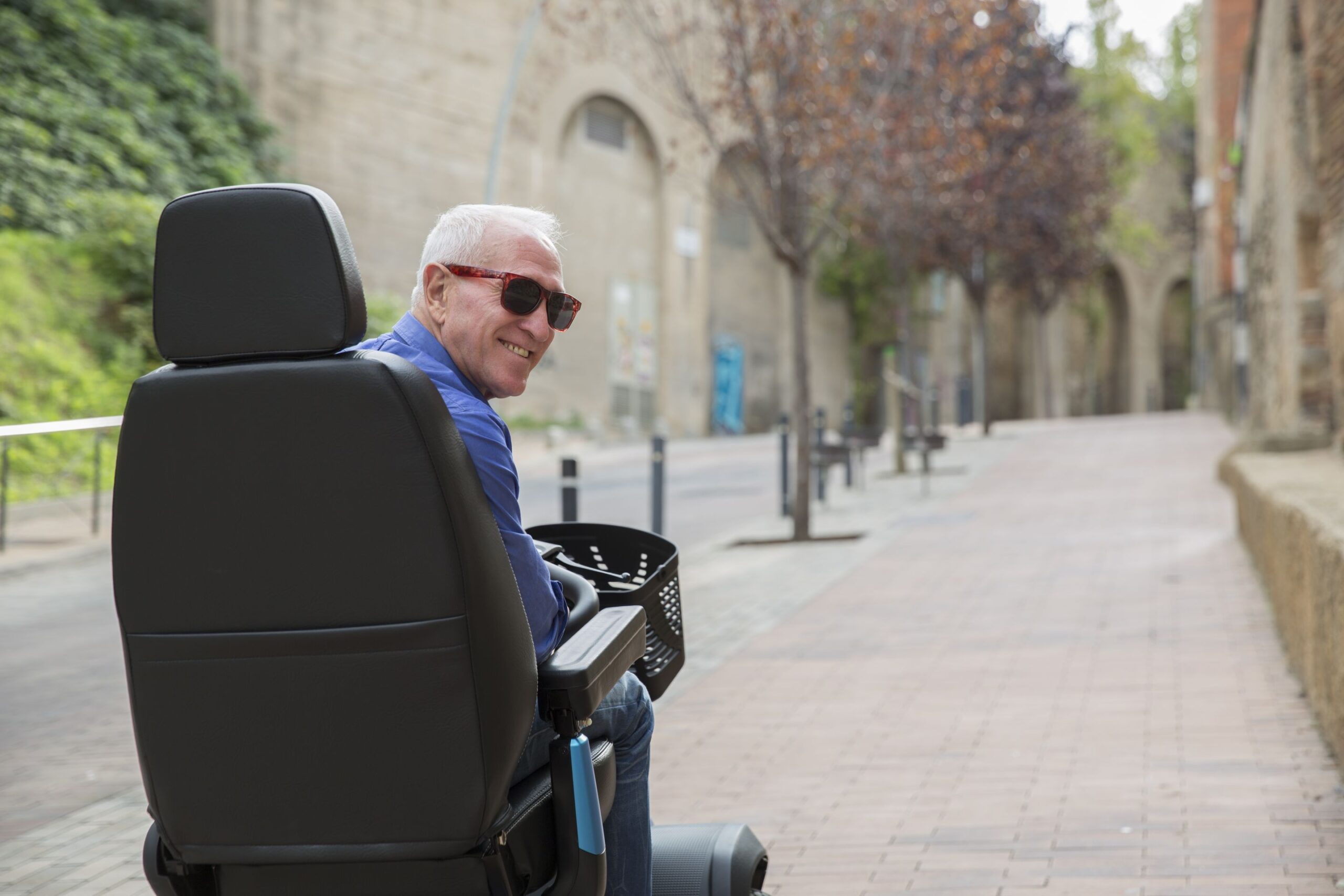Invacare Comet Alpine Plus Mobility Scooter + FREE Bag worth $150 - Image 3