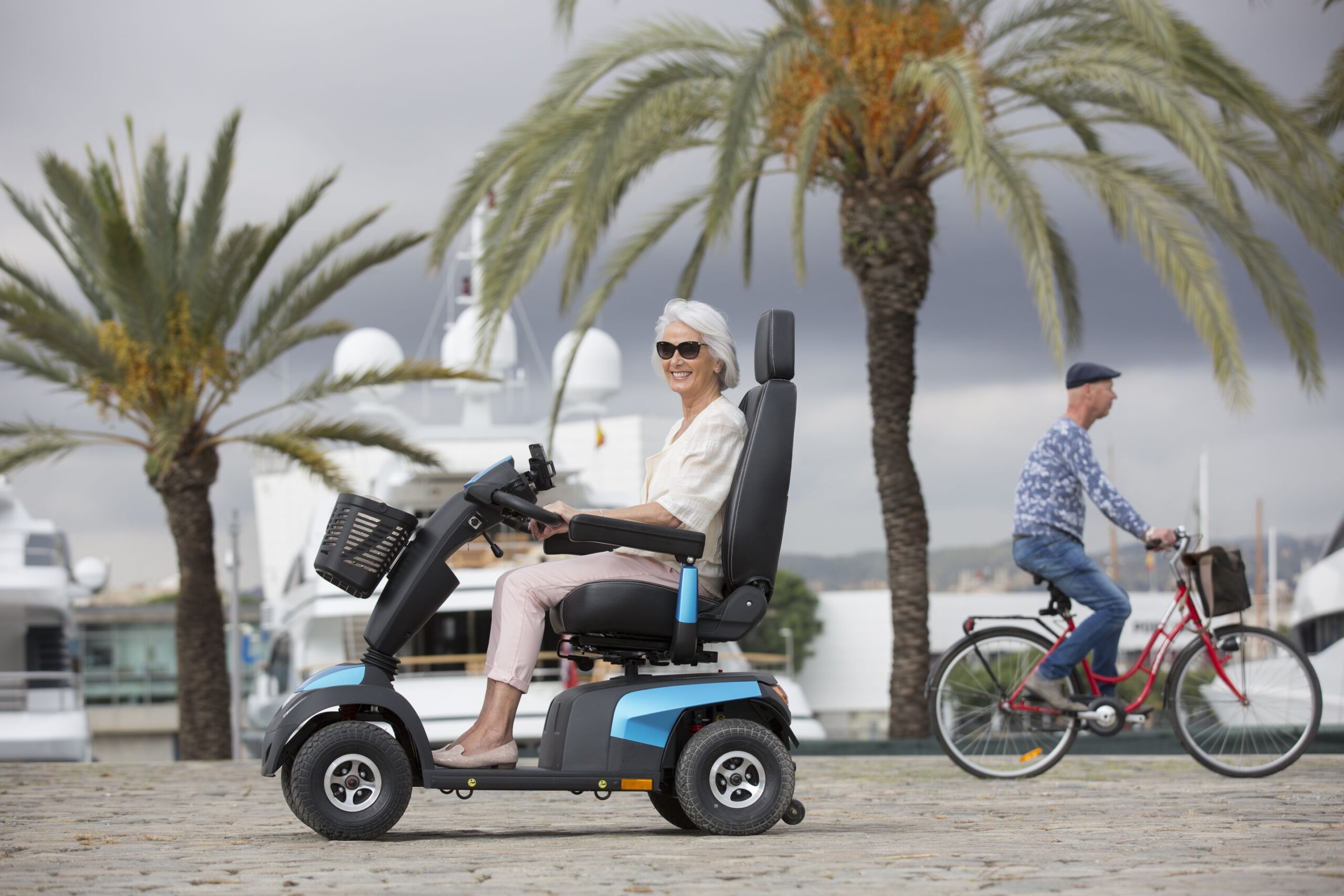 Invacare Comet Pro Mobility Scooter + FREE Bag worth $150 - Image 4