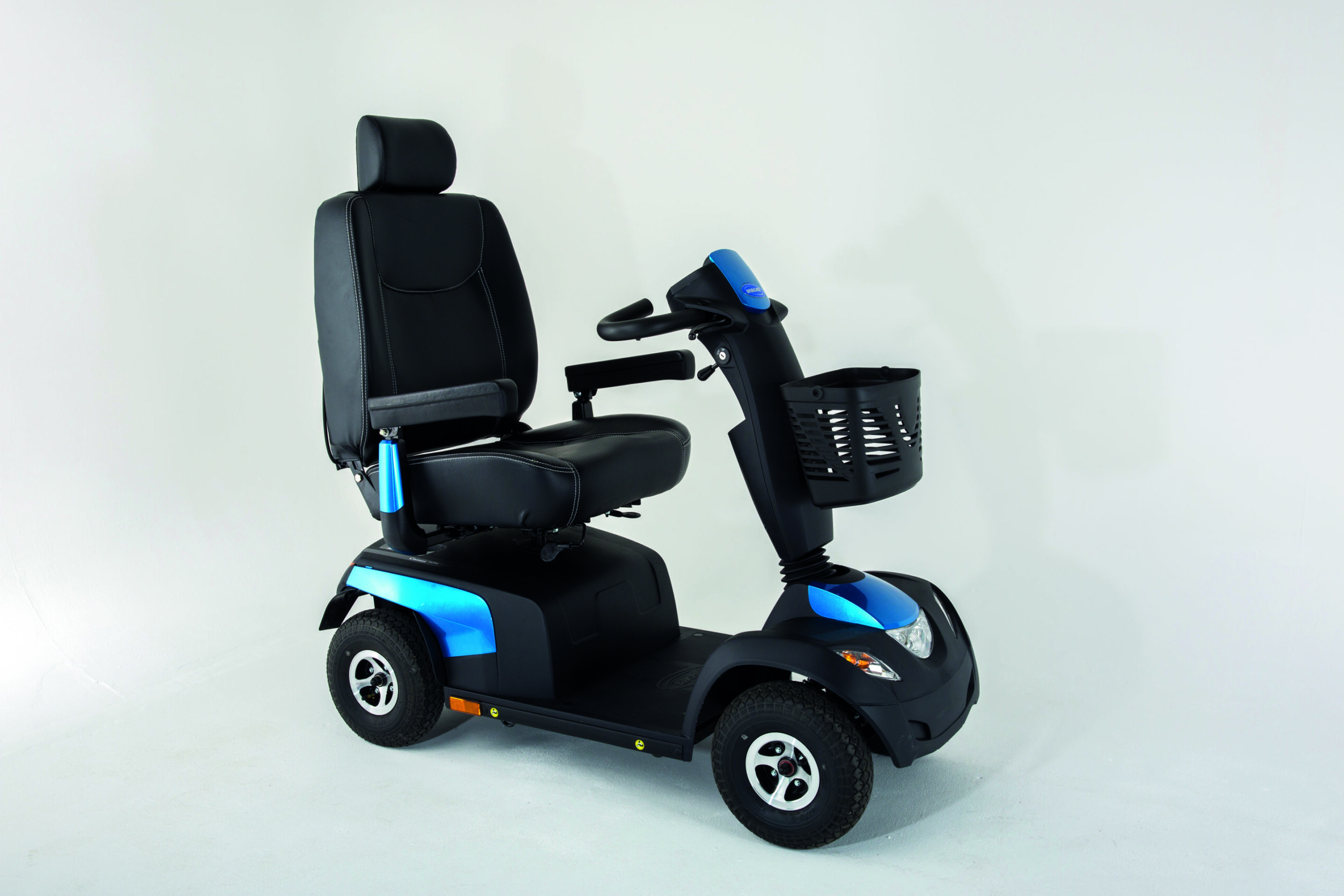 Invacare Comet Ultra Mobility Scooter + FREE Bag worth $150 - Image 3